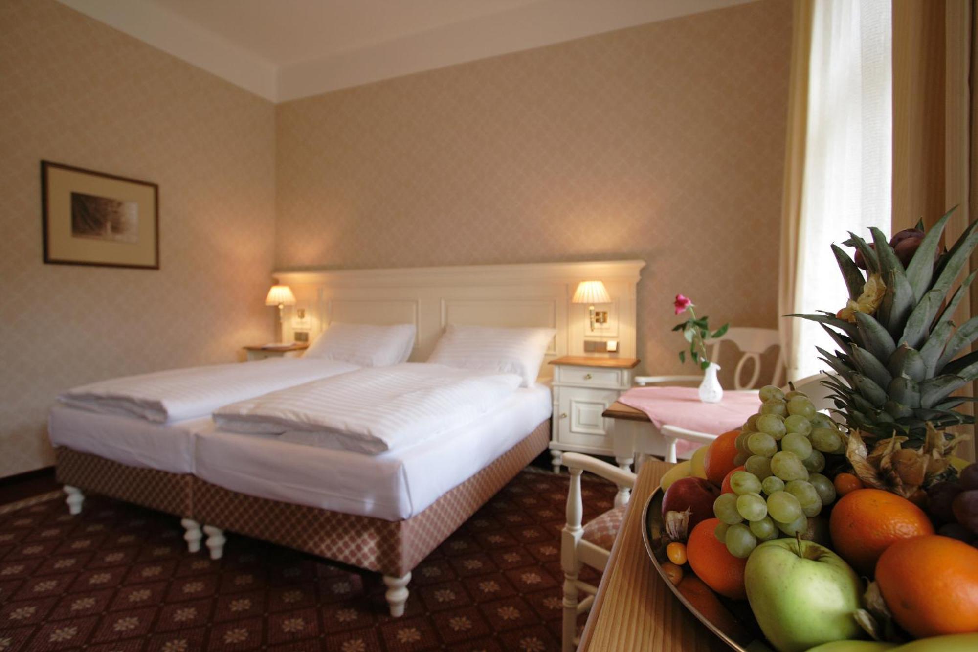 Hotel Alpska Ruze à Luhačovice Extérieur photo