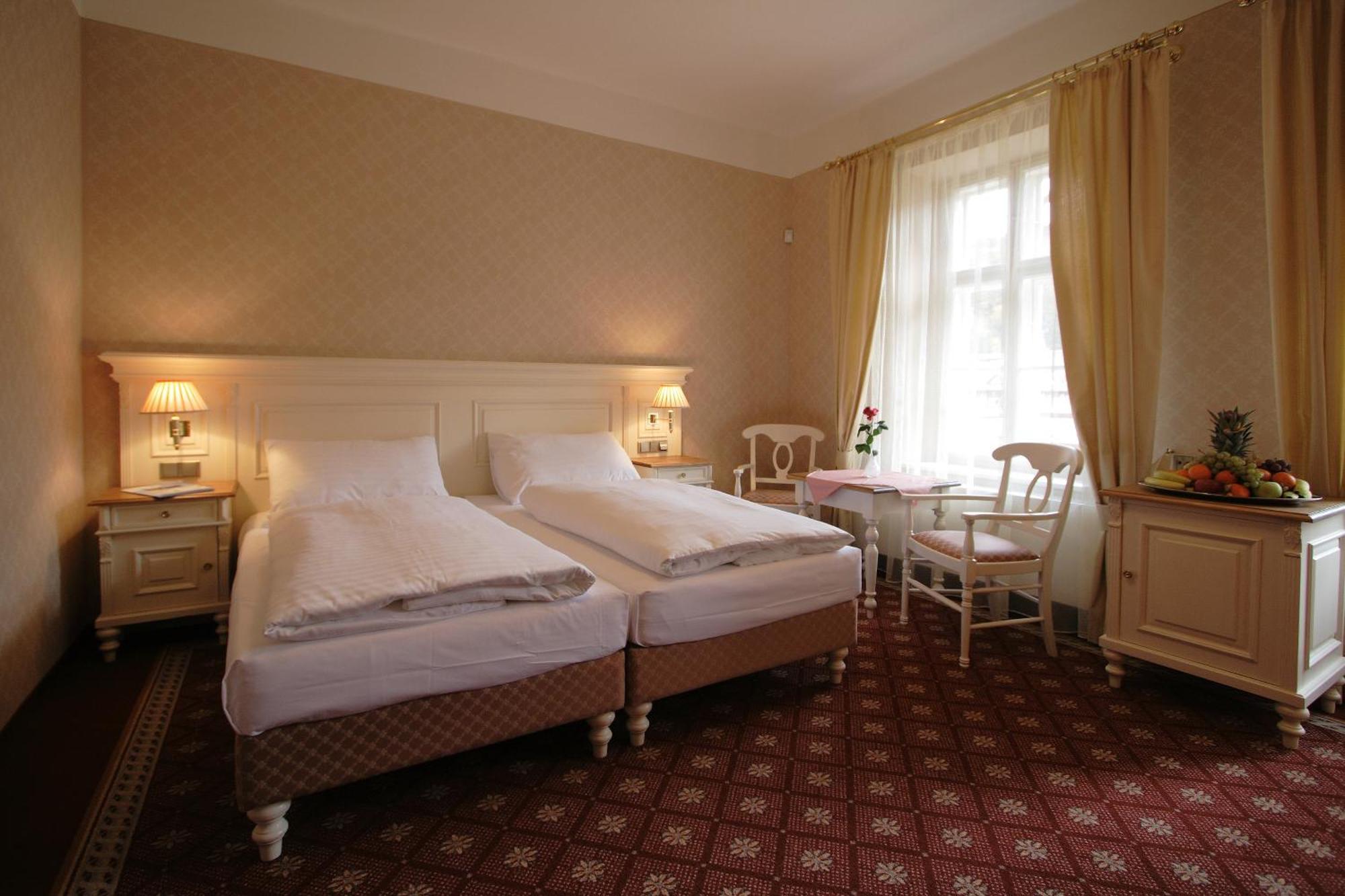 Hotel Alpska Ruze à Luhačovice Extérieur photo